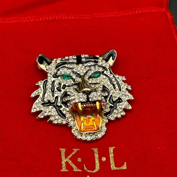 Vintage Kenneth Jay Lane Runway Tiger Brooch/Necklace with Austrian Crystals - Picture 3 of 11
